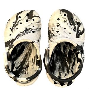 Marble Crocs